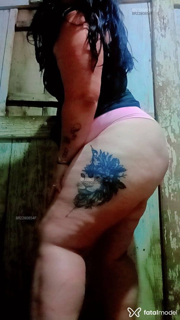Acompanhante mulher morena (o) de olhos verdes em São Martinho Acompanhante mulher morena (o) de olhos verdes em São Martinho - Bruna