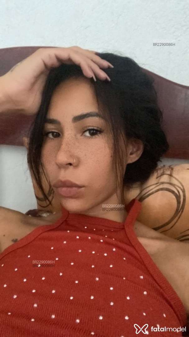 Acompanhante mulher morena (o) de olhos castanhos em Virtual - Akire