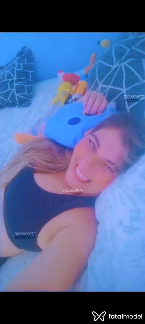 Acompanhante mulher loira (o) de olhos azuis - Júlia