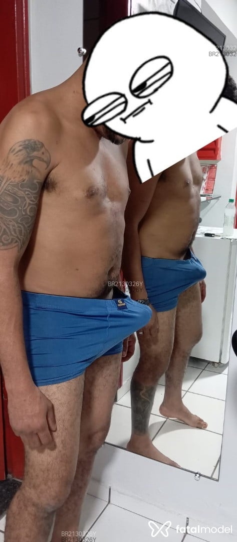 Acompanhante homem com cabelo grisalho de olhos pretos - Sauro Acompanhante homem com cabelo grisalho de olhos pretos - Sauro
