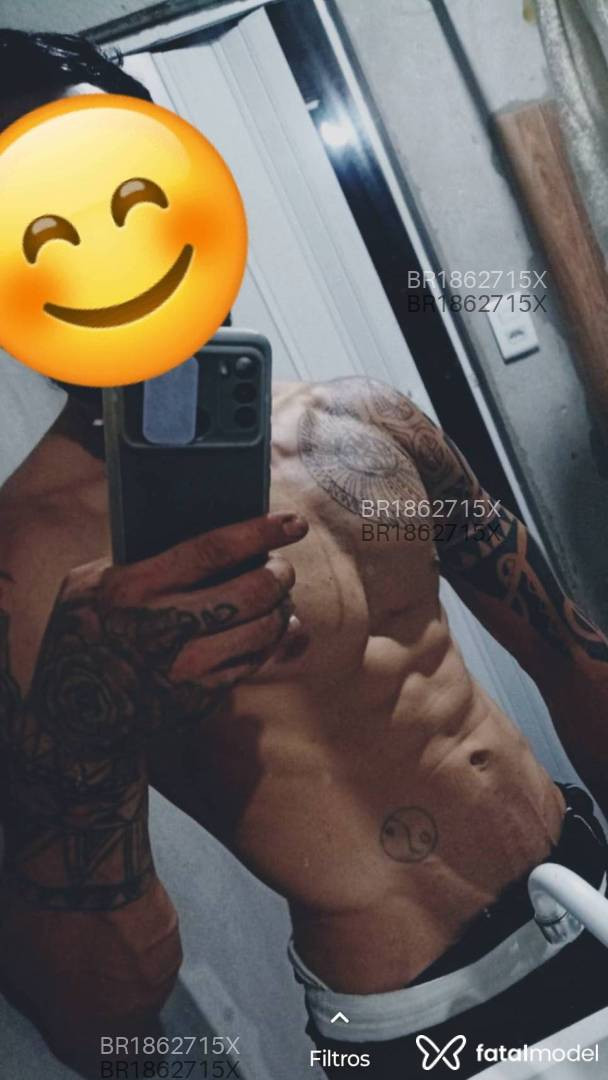 Acompanhante homem com cabelo castanho de olhos castanhos em Virtual Acompanhante homem com cabelo castanho de olhos castanhos em Virtual - Miguel