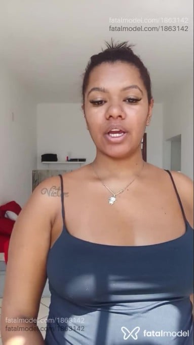 Acompanhante mulher com cabelo castanho de olhos castanhos - Letícia