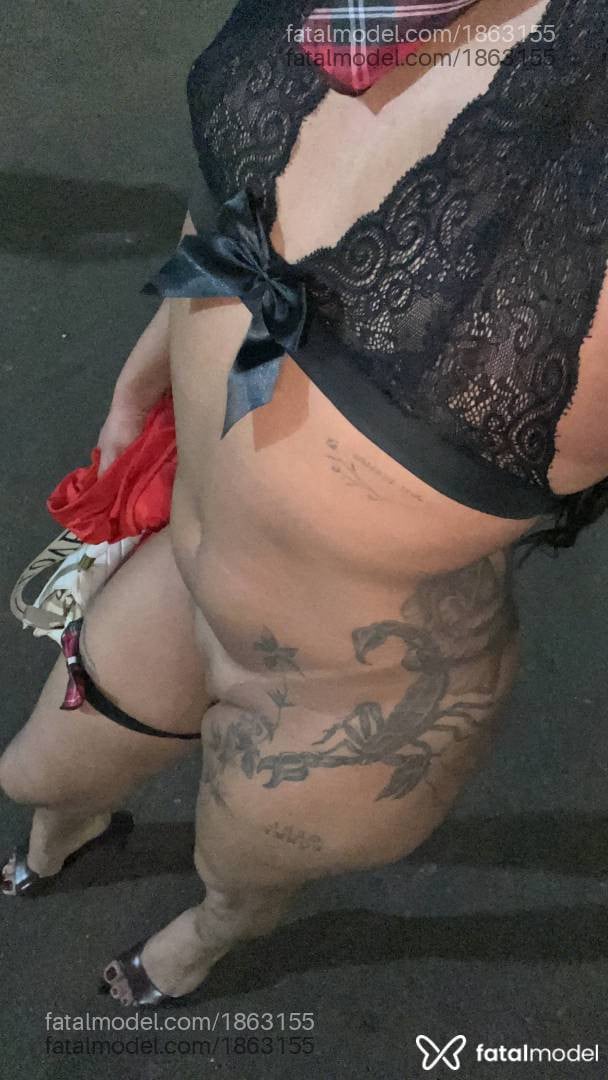 Acompanhante mulher trans com cabelo castanho de olhos castanhos - Bella