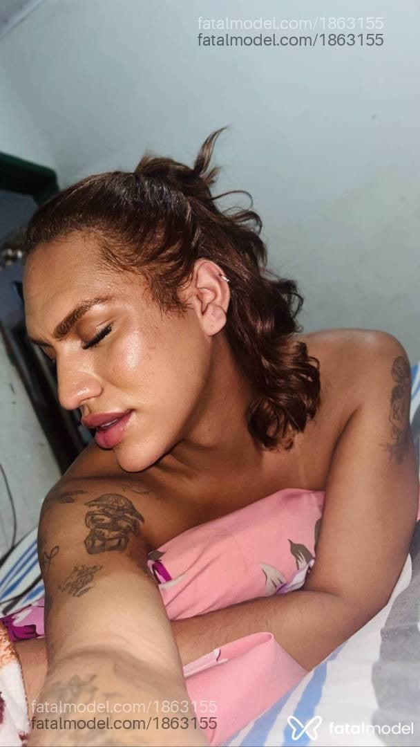 Acompanhante mulher trans com cabelo castanho de olhos castanhos - Bella