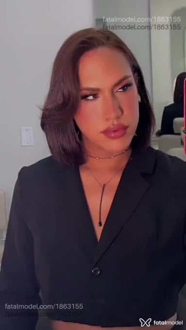 Acompanhante mulher trans com cabelo castanho de olhos castanhos em Cuiabá - Bella