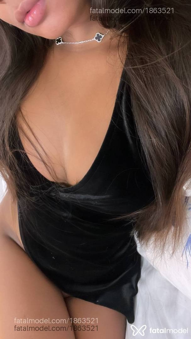 Acompanhante mulher morena (o) de olhos castanhos - Mel Bellini