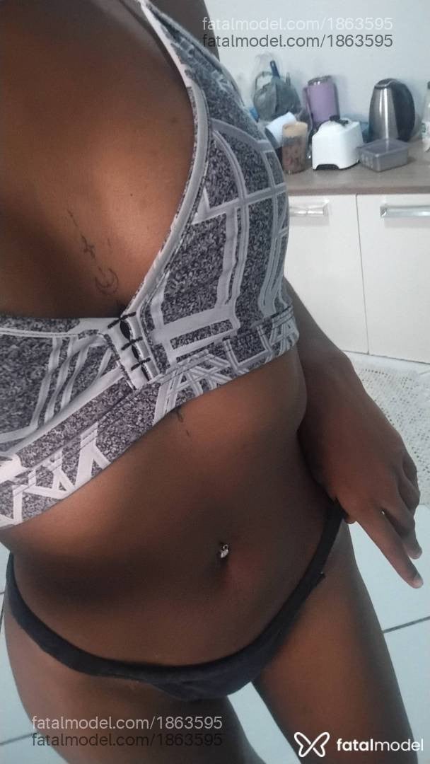 Acompanhante mulher morena (o) de olhos pretos - Souza luna