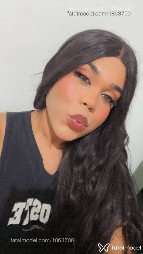 Acompanhante mulher trans morena (o) de olhos castanhos - Luna Vasconcelos