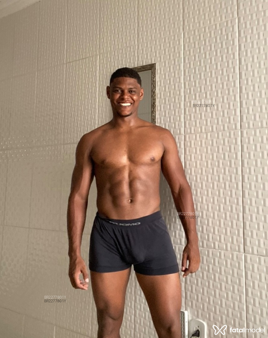 Acompanhante homem morena (o) de olhos castanhos em Rio de Janeiro Acompanhante homem morena (o) de olhos castanhos em Rio de Janeiro - Black