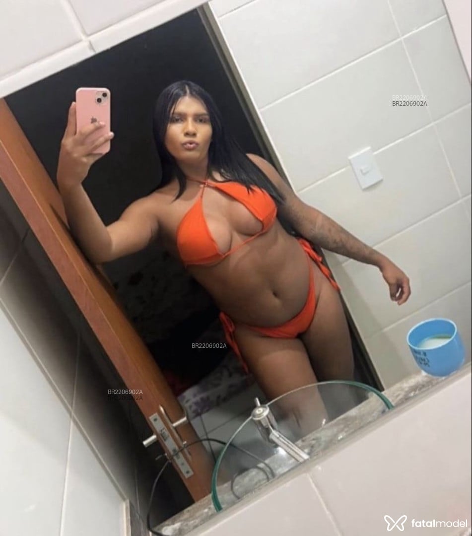 Acompanhante mulher trans com cabelo castanho de olhos mel em Franca - Melissa