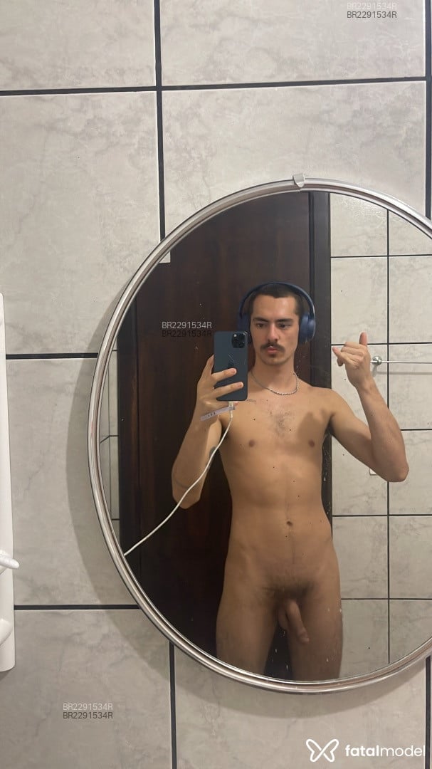 Acompanhante homem morena (o) de olhos castanhos em Balneário Camboriú - Felipe