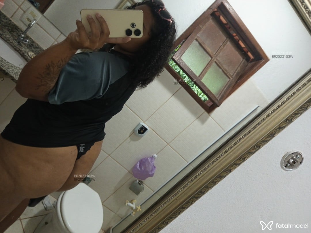 Acompanhante mulher morena (o) de olhos pretos em Armação dos Búzios - Beatriz