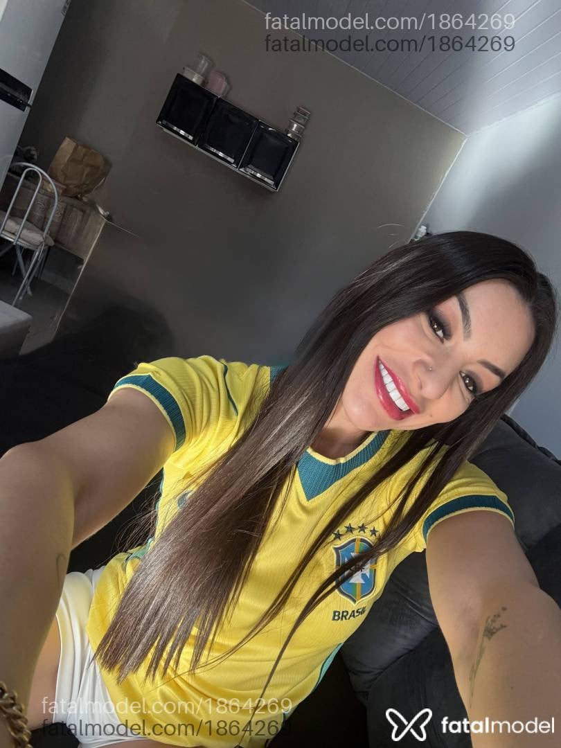 Acompanhante mulher com cabelo castanho de olhos castanhos - Criis