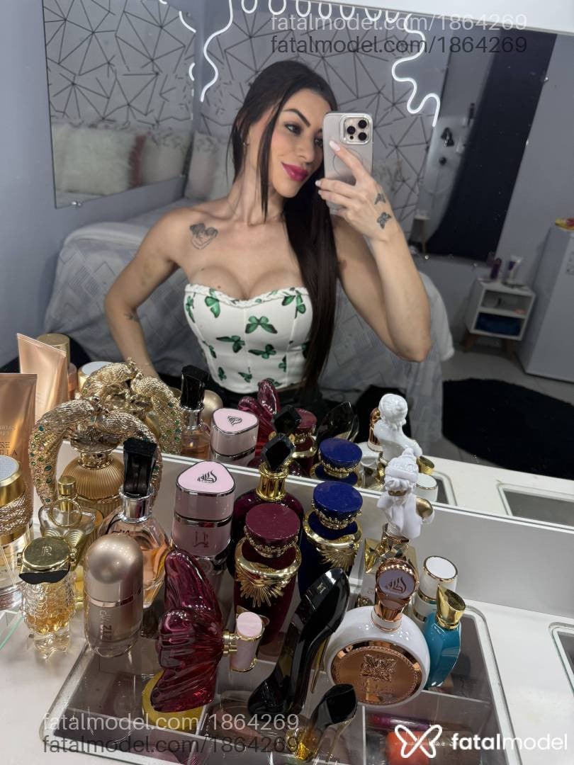 Acompanhante mulher com cabelo castanho de olhos castanhos - Criis