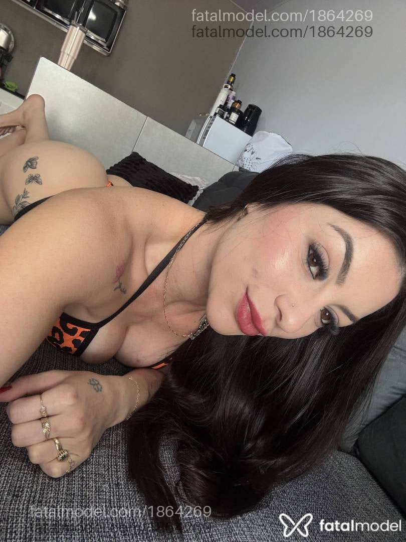 Acompanhante mulher com cabelo castanho de olhos castanhos - Criis