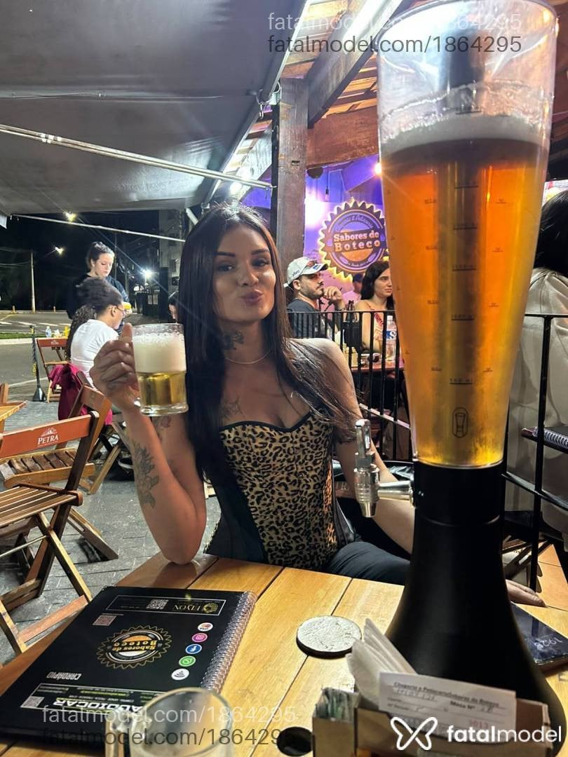 Acompanhante mulher morena (o) de olhos castanhos - Anna