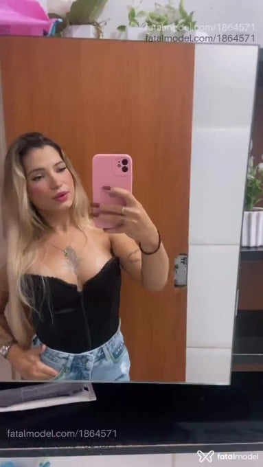 Acompanhante mulher com cabelo castanho de olhos castanhos - Dessa Acompanhante mulher com cabelo castanho de olhos castanhos - Dessa