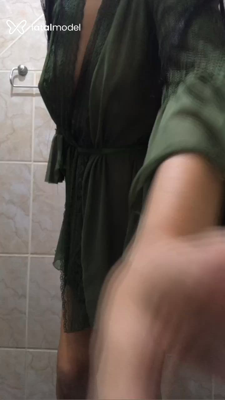 Acompanhante mulher morena (o) de olhos pretos - Emilly