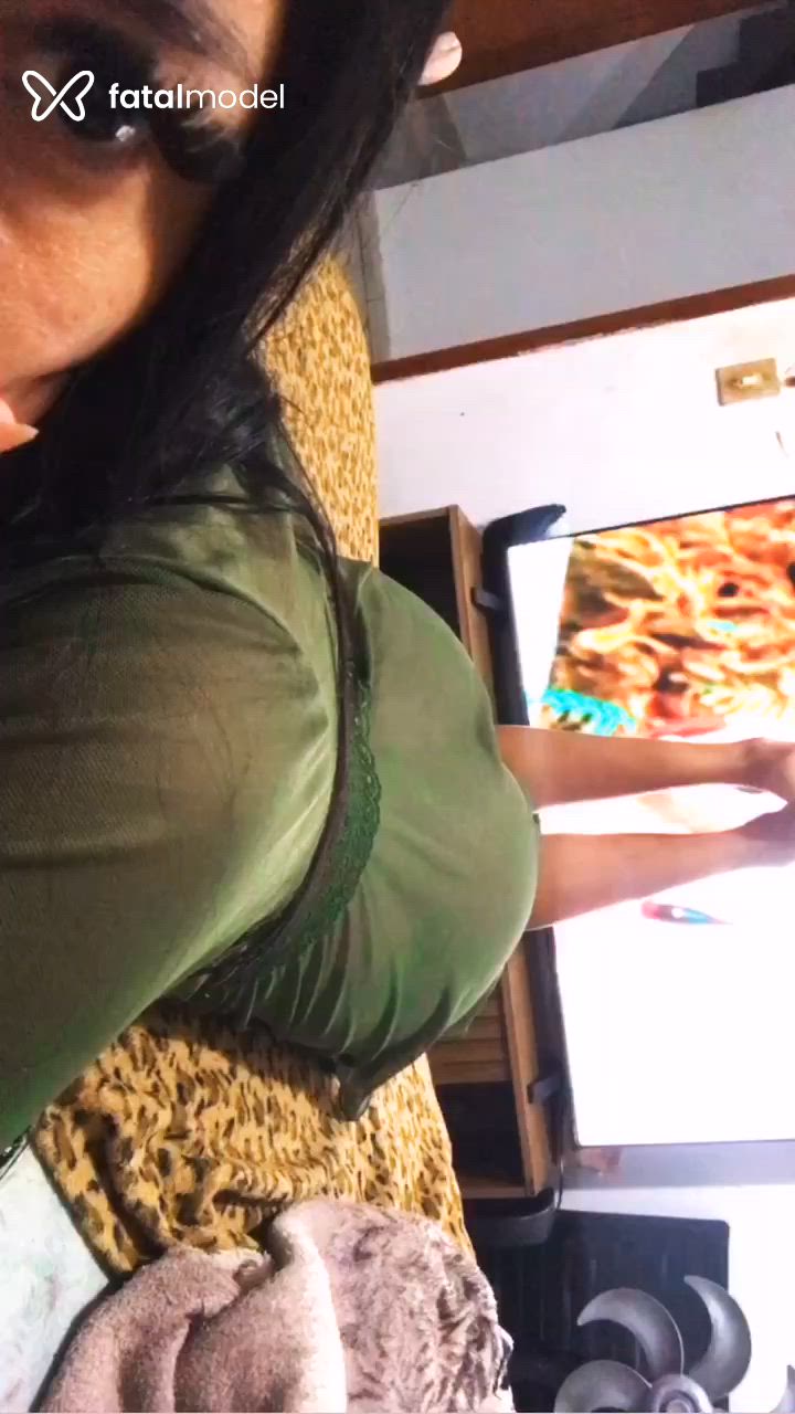 Acompanhante mulher morena (o) de olhos pretos - Emilly