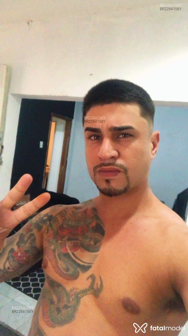 Acompanhante homem com cabelo castanho de olhos verdes em Virtual Acompanhante homem com cabelo castanho de olhos verdes em Virtual - Vitor Rocha