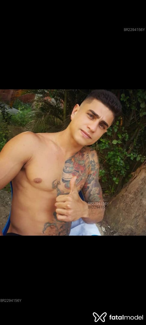 Acompanhante homem com cabelo castanho de olhos verdes em Virtual Acompanhante homem com cabelo castanho de olhos verdes em Virtual - Vitor Rocha
