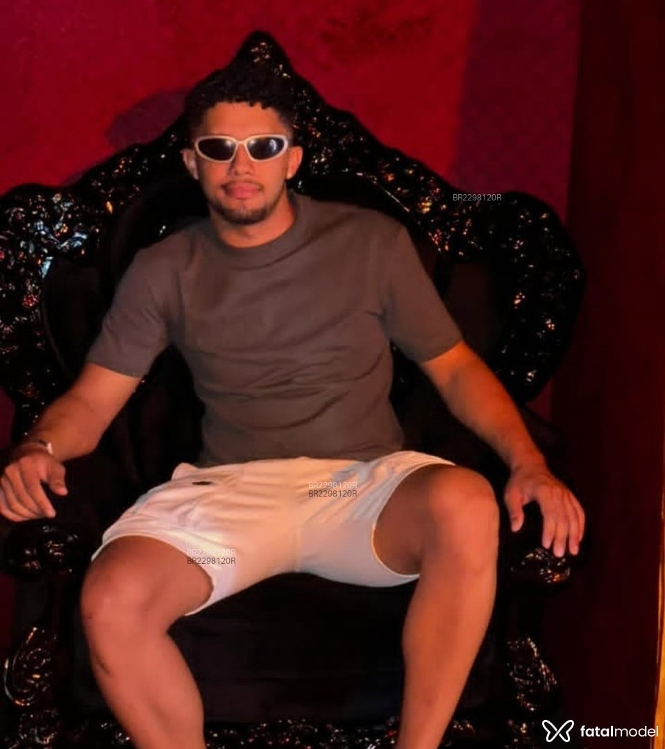 Acompanhante homem morena (o) de olhos castanhos em Vila Rica - Eduardo