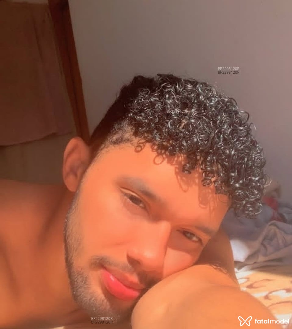 Acompanhante homem morena (o) de olhos castanhos em Vila Rica - Eduardo