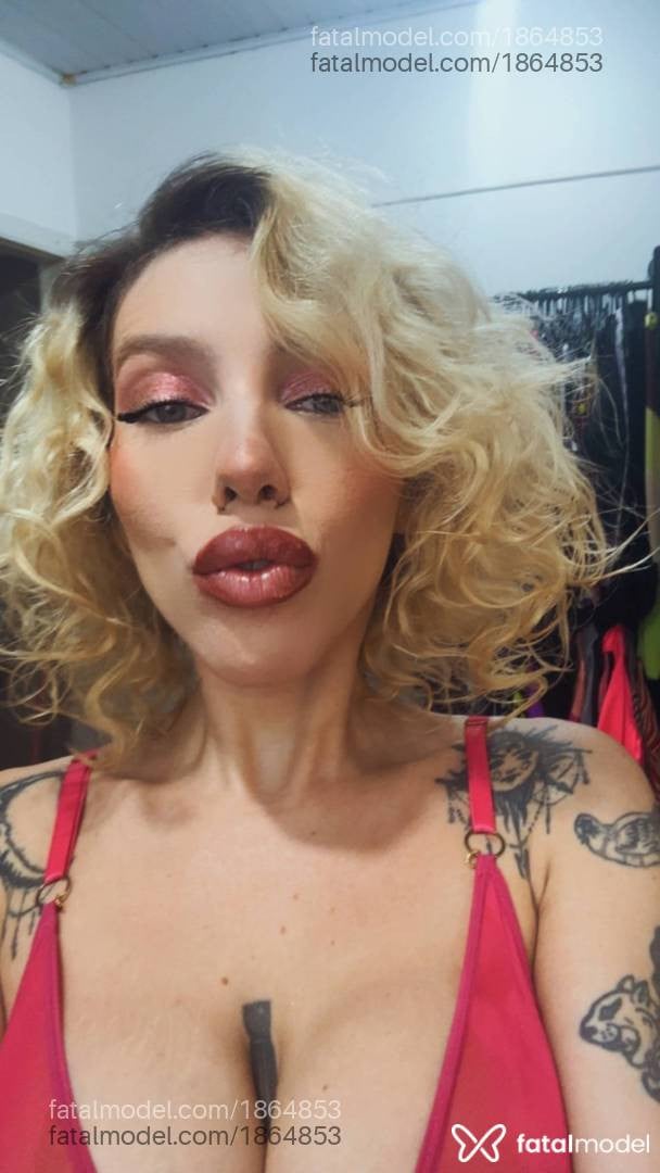 Acompanhante mulher loira (o) de olhos azuis em São Paulo - Gio Lovlace