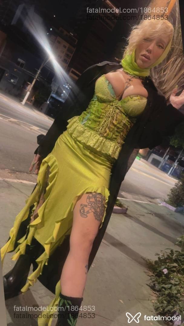 Acompanhante mulher loira (o) de olhos azuis - Gio Lovlace