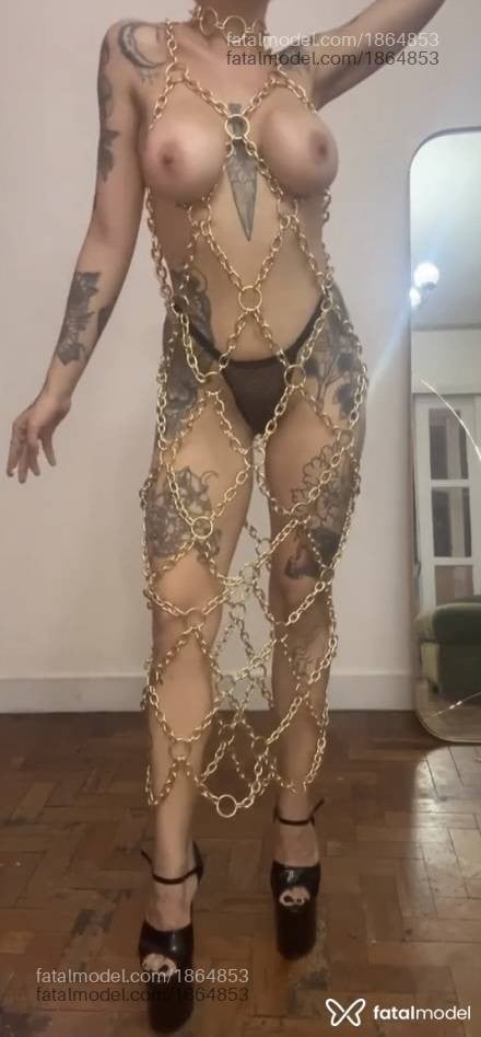 Acompanhante mulher loira (o) de olhos azuis - Gio Lovlace