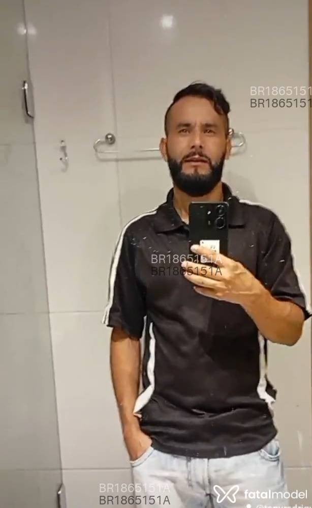 Acompanhante homem com cabelo castanho de olhos verdes - Carlos RR Acompanhante homem com cabelo castanho de olhos verdes - Carlos RR