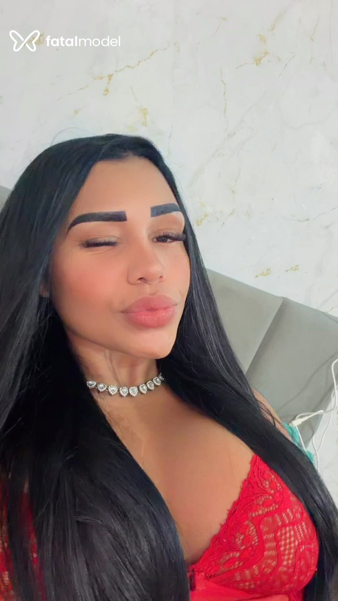 Acompanhante mulher morena (o) de olhos pretos - Scarlat