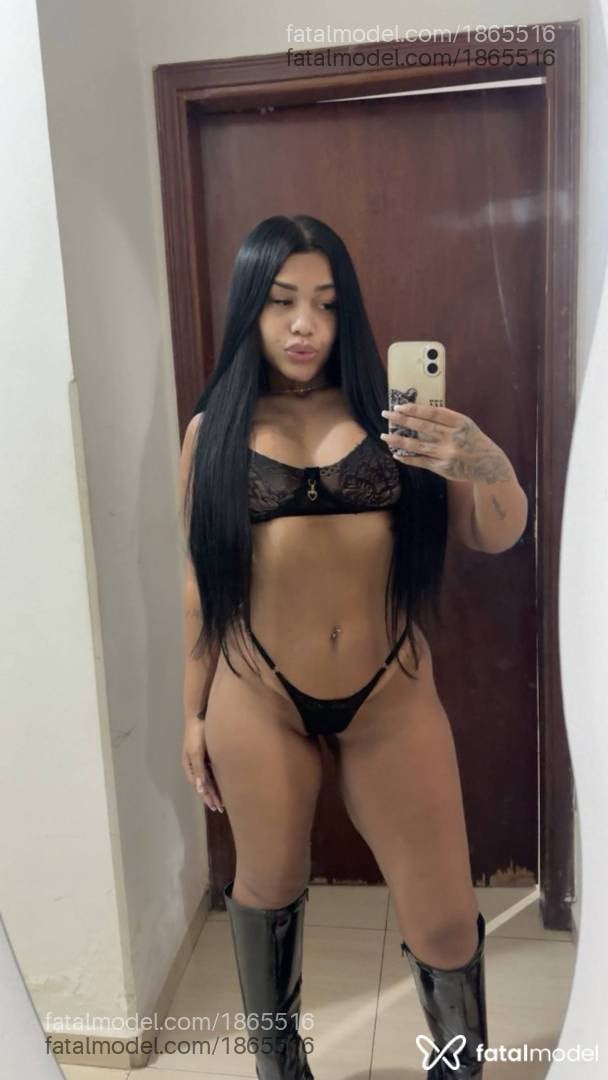 Acompanhante mulher morena (o) de olhos pretos - Scarlat