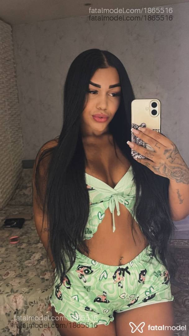 Acompanhante mulher morena (o) de olhos pretos - Scarlat