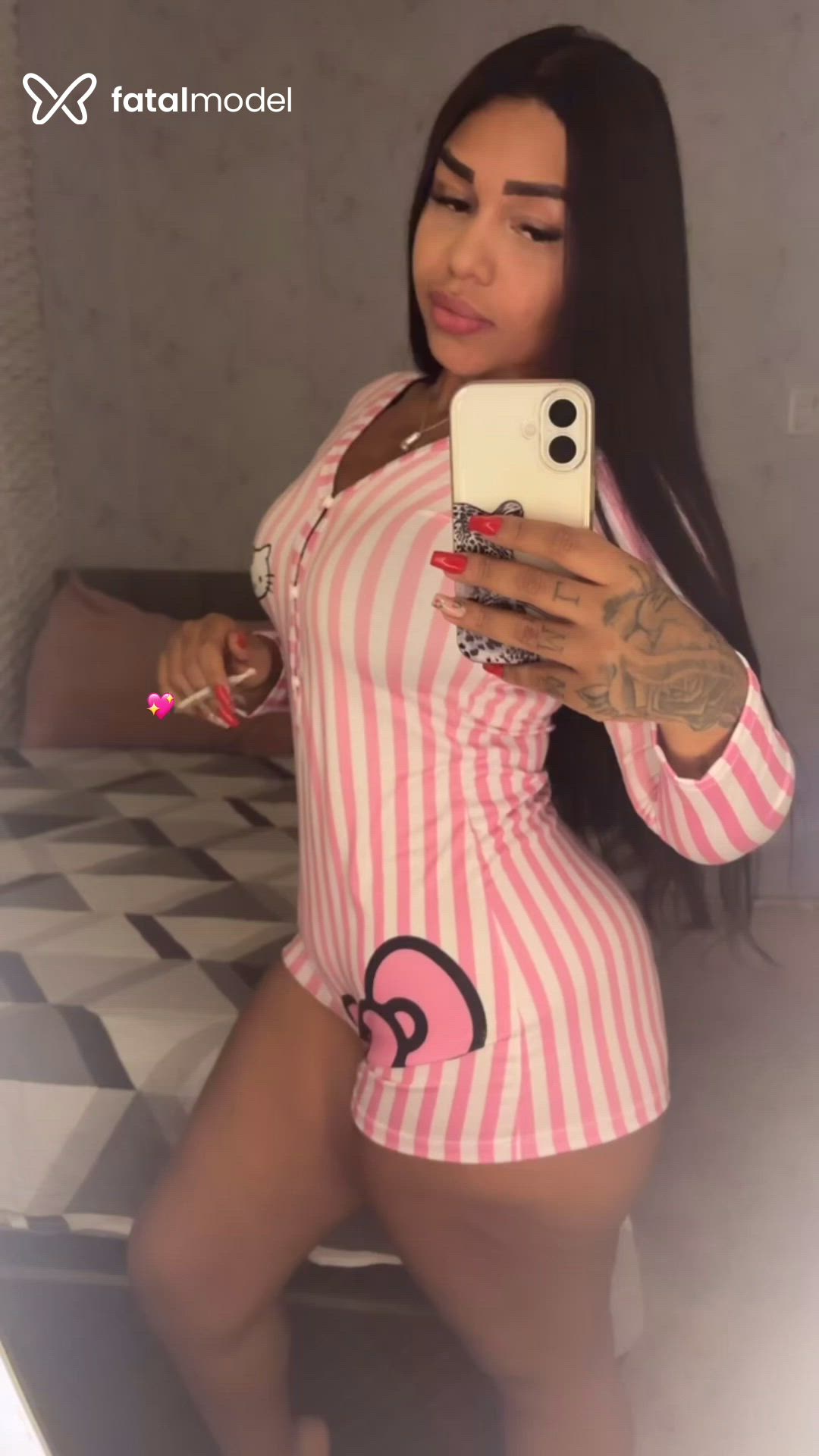Acompanhante mulher morena (o) de olhos pretos - Scarlat