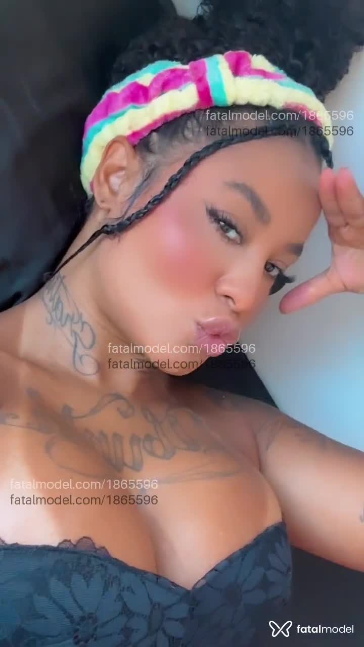 Acompanhante mulher com cabelo castanho de olhos castanhos em Cabo Frio - Aline Alves