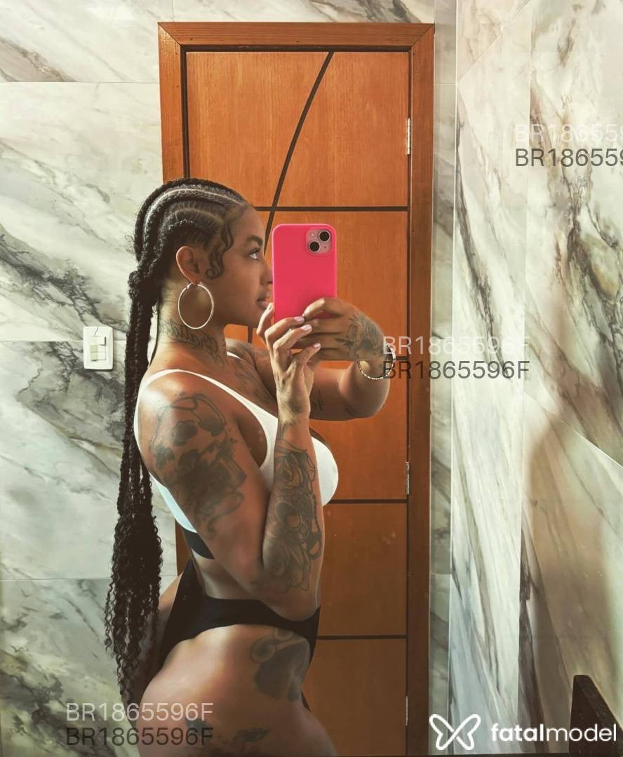 Acompanhante mulher com cabelo castanho de olhos castanhos em Cabo Frio - Aline Alves