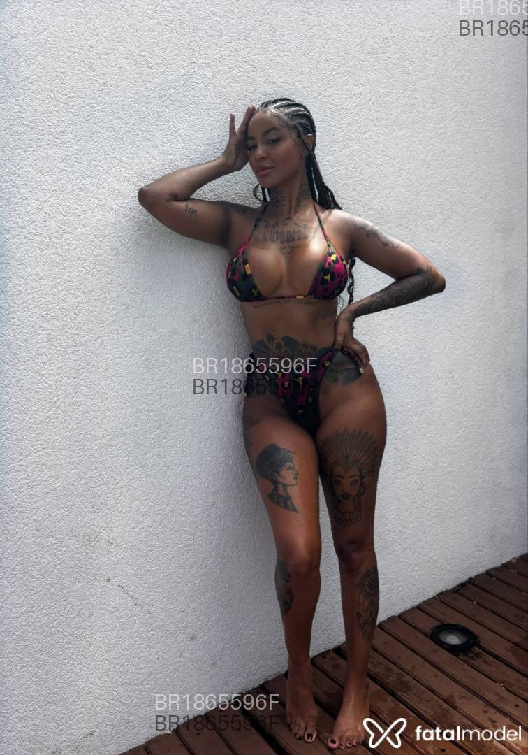 Acompanhante mulher com cabelo castanho de olhos castanhos em Cabo Frio - Aline Alves