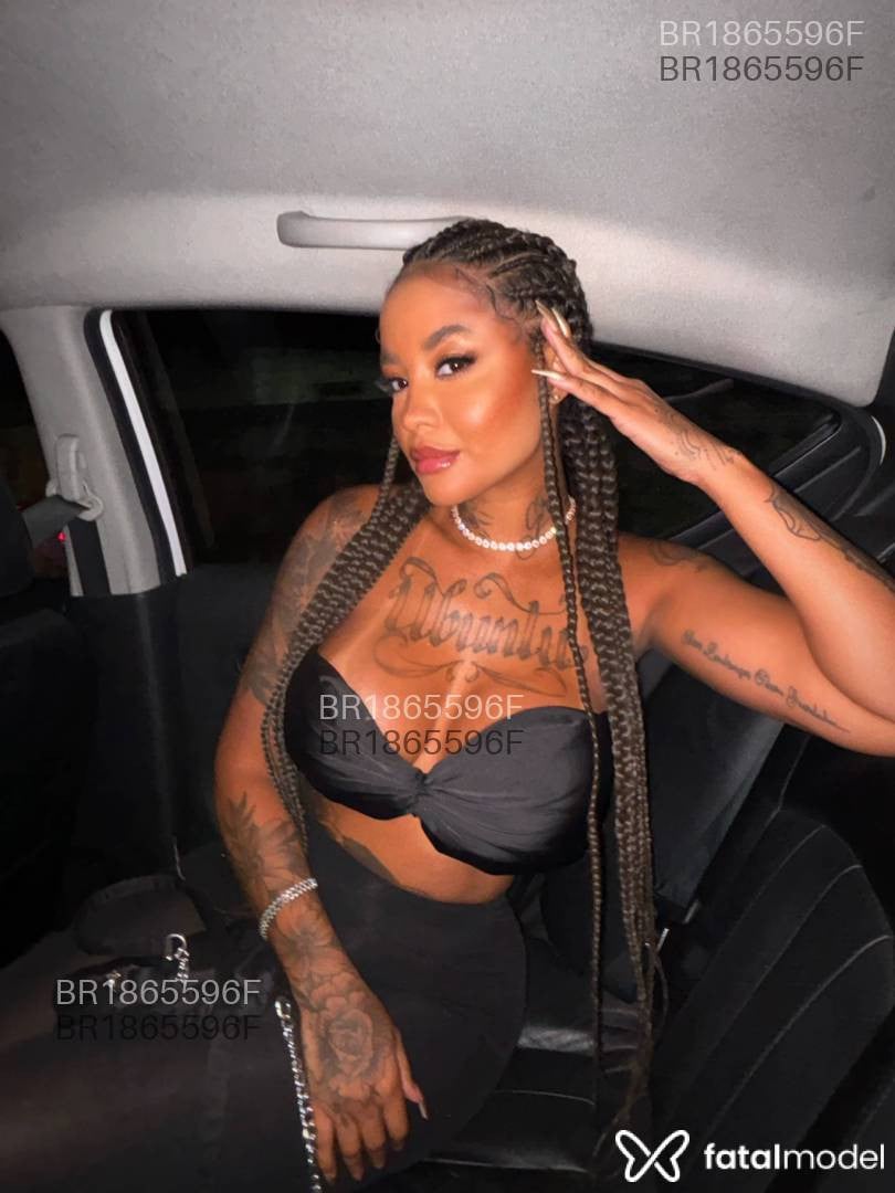 Acompanhante mulher com cabelo castanho de olhos castanhos em Cabo Frio - Aline Alves