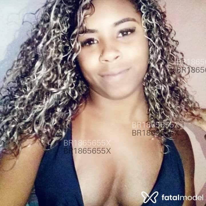 Acompanhante mulher com cabelo colorido de olhos castanhos em Guaratinguetá Acompanhante mulher com cabelo colorido de olhos castanhos em Guaratinguetá - Melissa Guedes