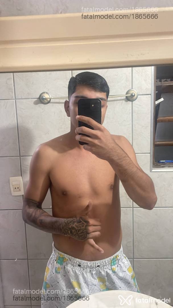 Acompanhante homem com cabelo castanho de olhos castanhos - Marco