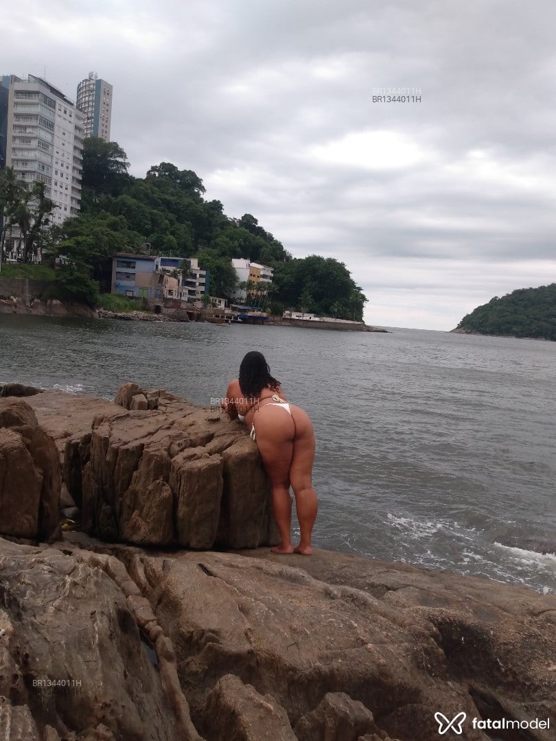 Acompanhante mulher com cabelo castanho de olhos castanhos em Santos Acompanhante mulher com cabelo castanho de olhos castanhos em Santos - Catherine Amorim