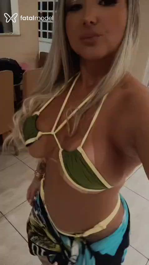 Acompanhante mulher loira (o) de olhos mel - Aline