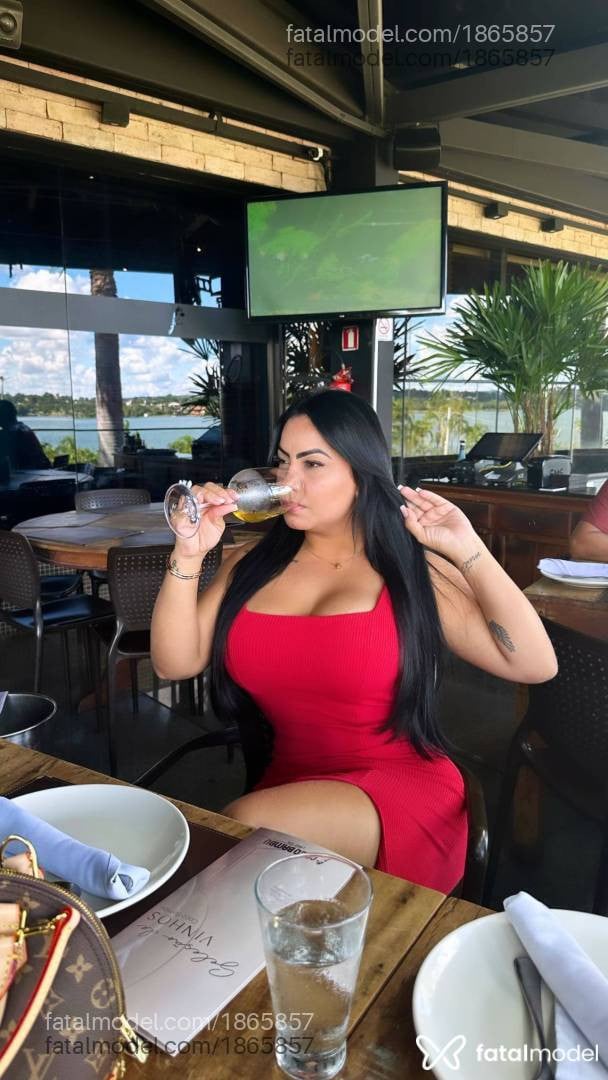 Acompanhante mulher morena (o) de olhos castanhos em Caldas Novas - Lorena Ferraz
