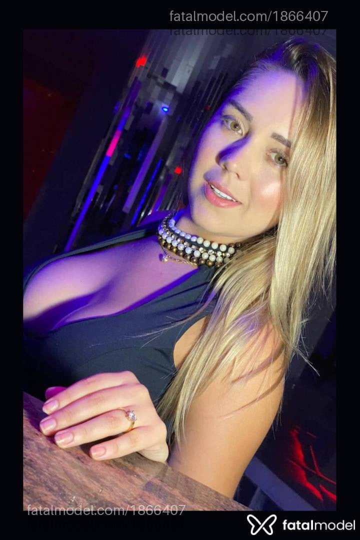 Acompanhante mulher loira (o) de olhos verdes - Aurora