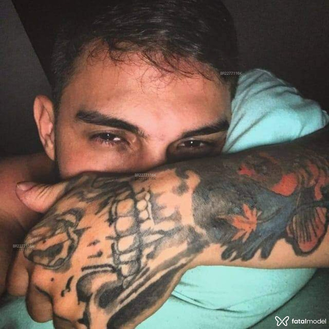 Acompanhante homem com cabelo castanho de olhos castanhos - Bruno Rocha