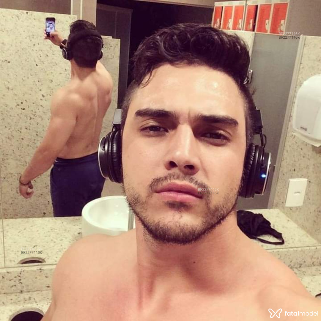 Acompanhante homem com cabelo castanho de olhos castanhos - Bruno Rocha