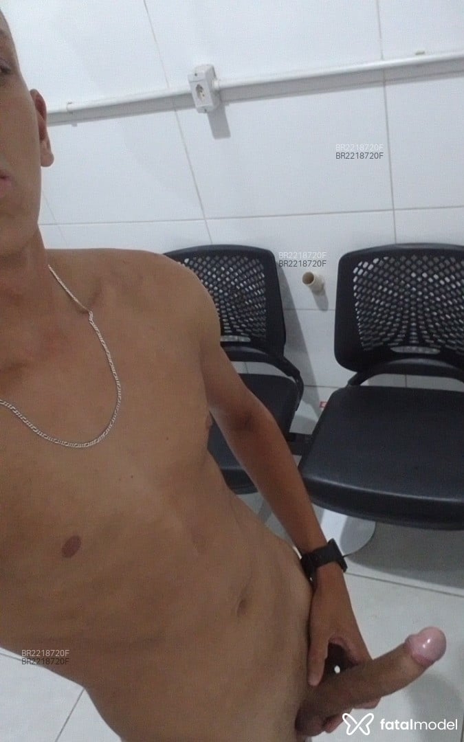 Acompanhante homem com cabelo castanho de olhos castanhos em Alvorada Acompanhante homem com cabelo castanho de olhos castanhos em Alvorada - Gabriel