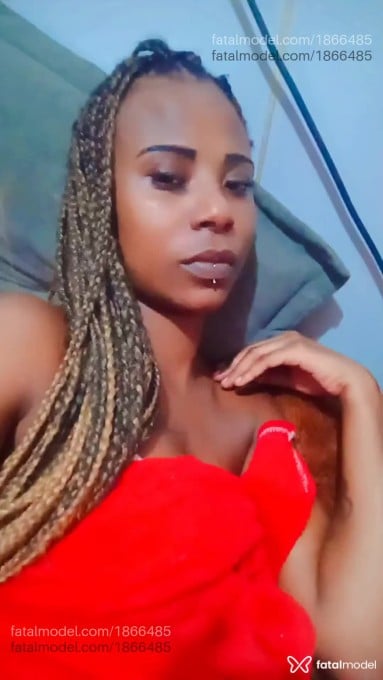 Acompanhante mulher morena (o) de olhos castanhos em Niterói - Preta