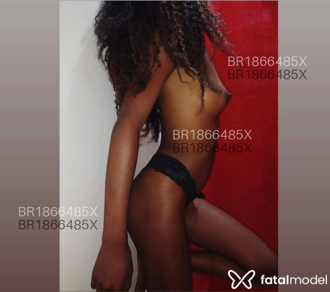 Acompanhante mulher morena (o) de olhos castanhos em Niterói - Preta